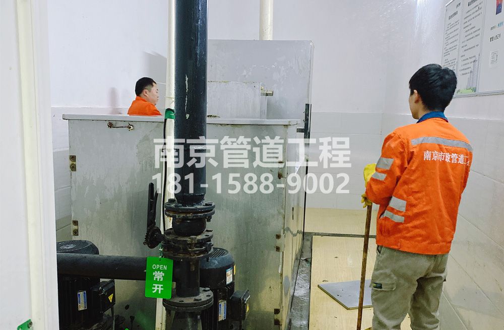302吉祥庵隔油设备清洗
