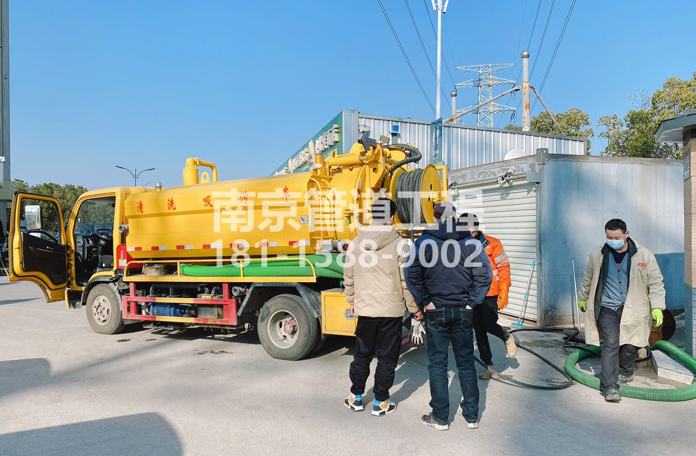 311吉祥庵粮油市场化粪池清理